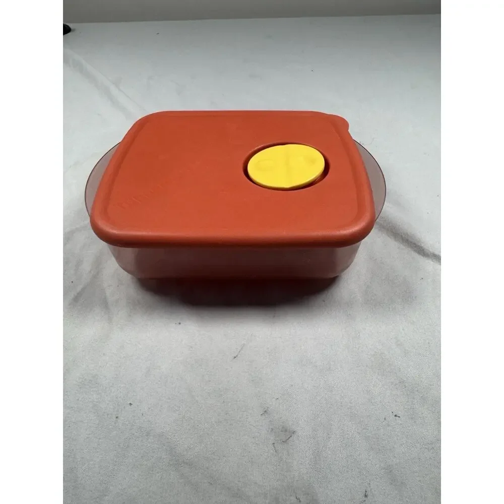 Tupperware Vent ’N Serve 2.5 Cup Microwave Container Red Yellow Lid 600mL